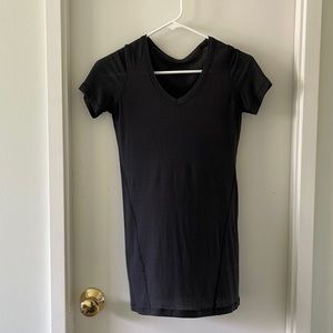 Lululemon black t shirt size 4